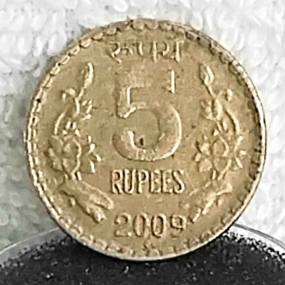 Circulated 2009 India 5 Rupees Coin Made of Copper/Nickel!!